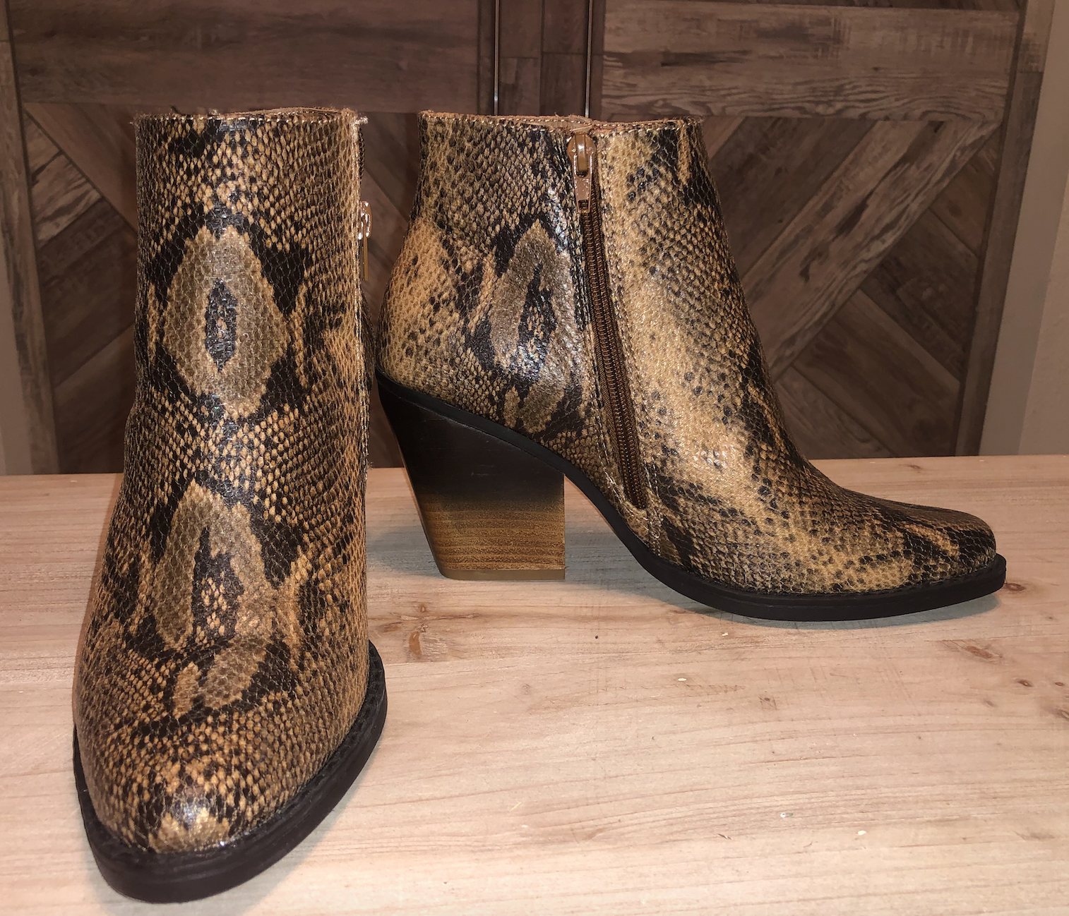 *Rattle Me 2 Tone Ankle Boots